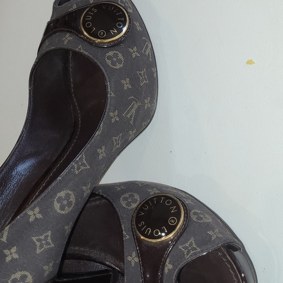 Louis Vuitton heels size 40 - Picture 5 of 12